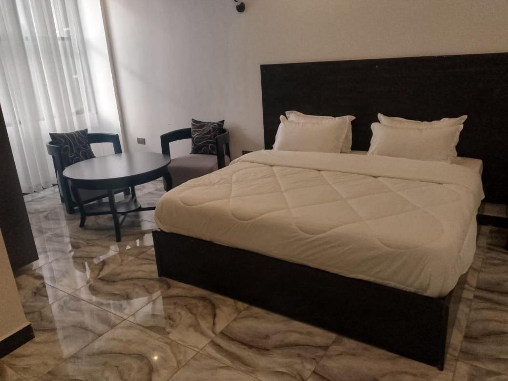 Water Pavilion Hotel Keroka Екстериор снимка