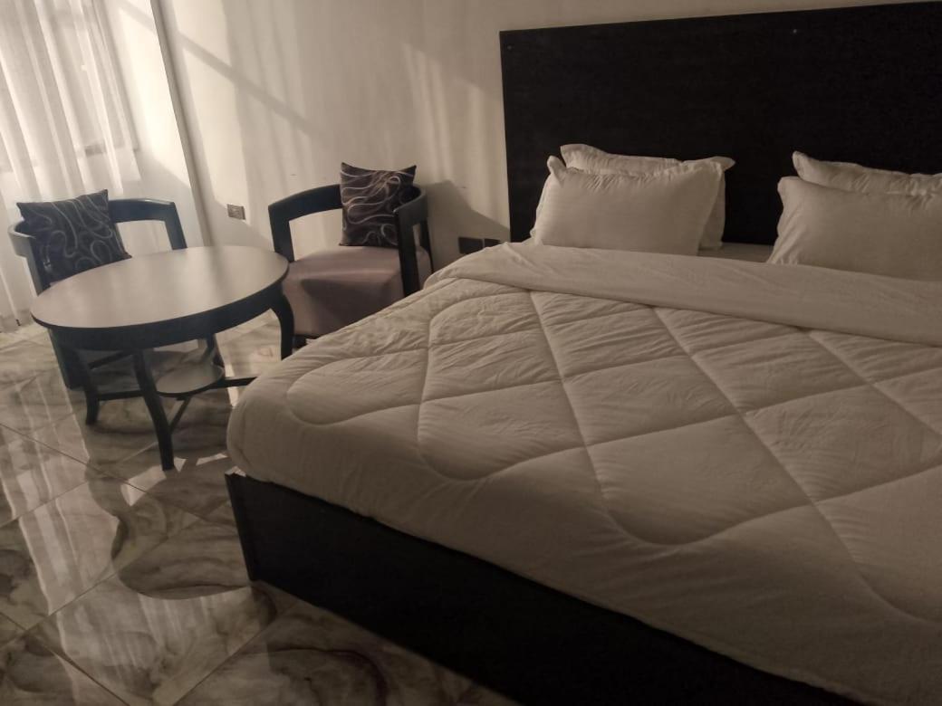 Water Pavilion Hotel Keroka Екстериор снимка