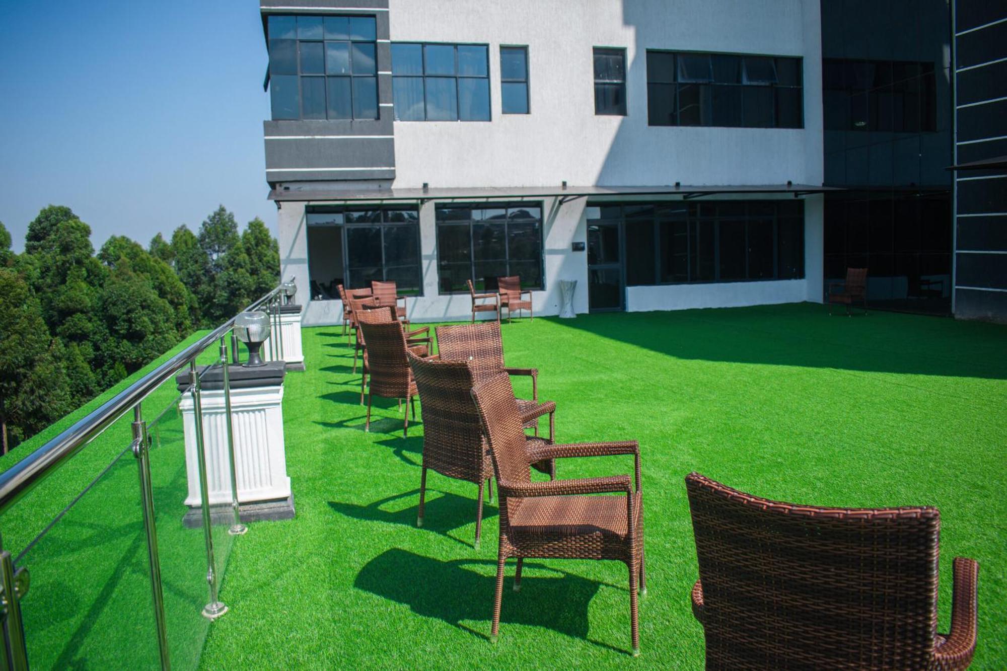 Water Pavilion Hotel Keroka Екстериор снимка