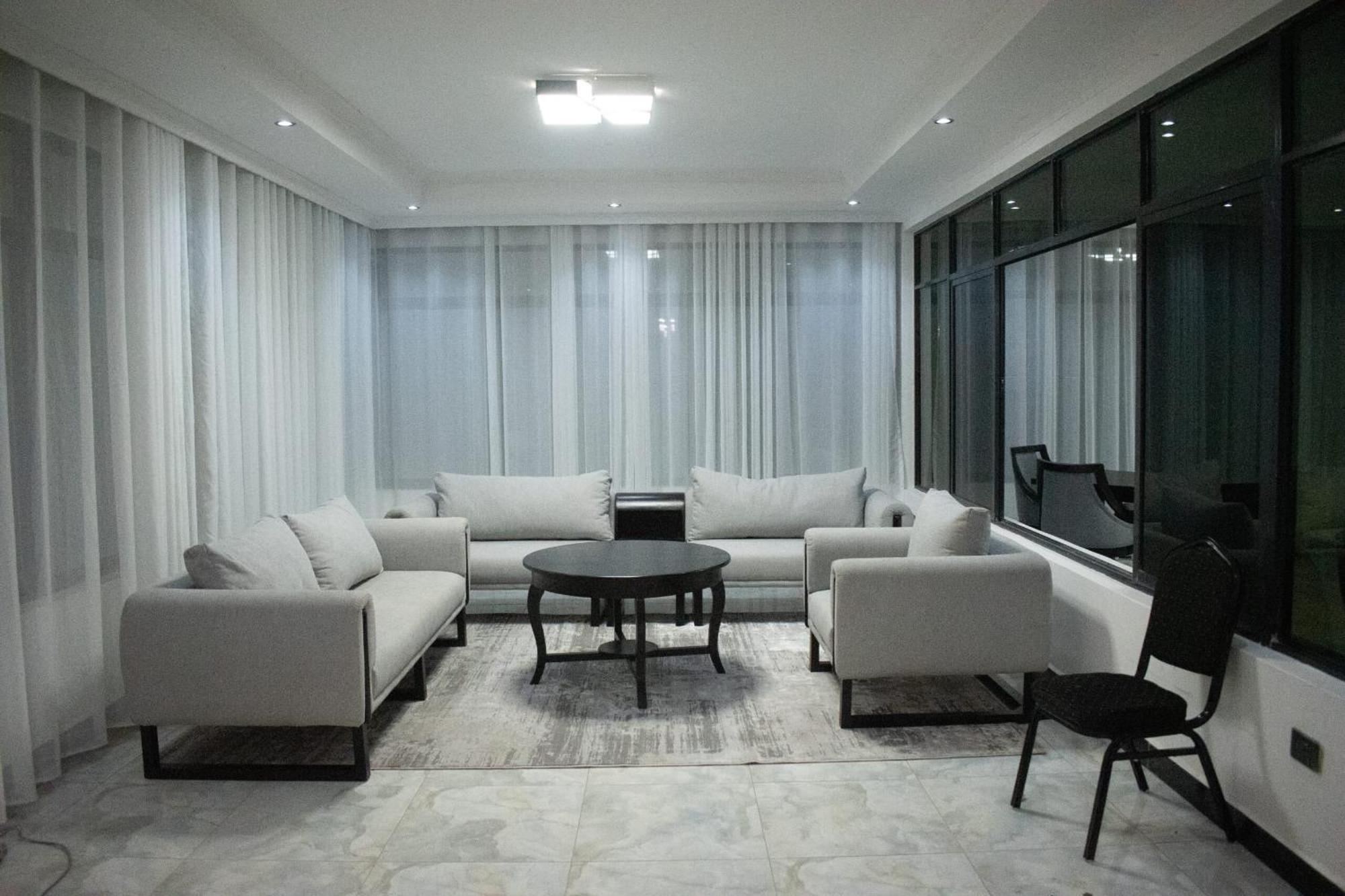 Water Pavilion Hotel Keroka Екстериор снимка
