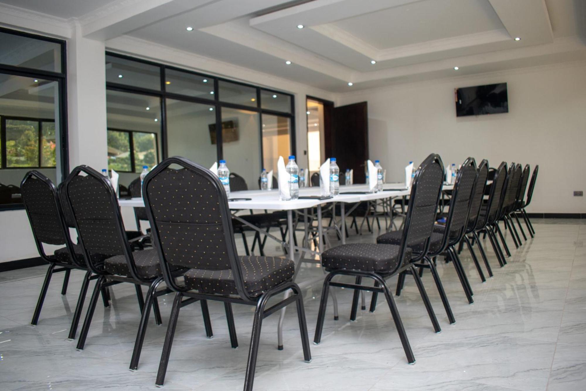 Water Pavilion Hotel Keroka Екстериор снимка