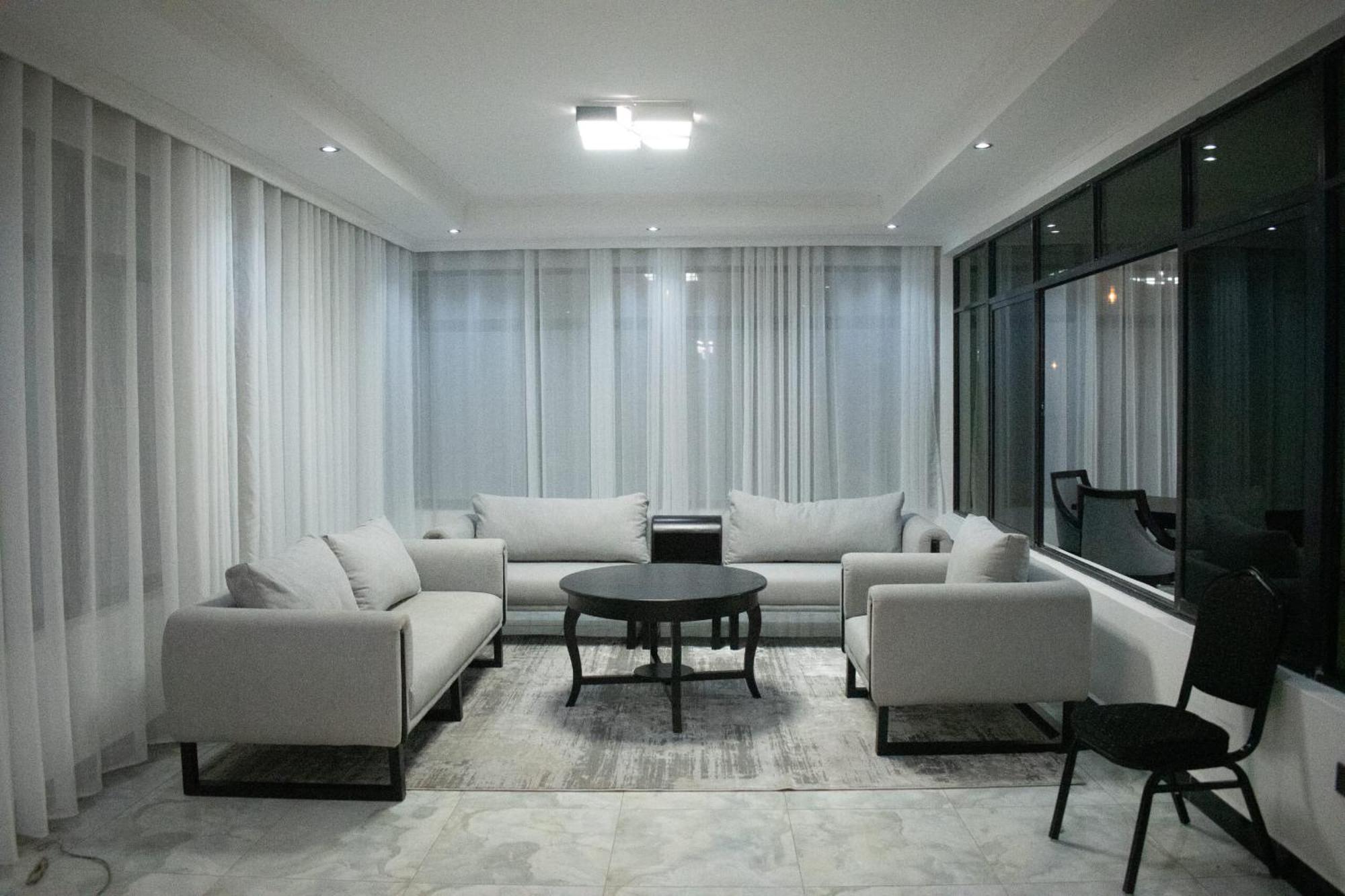 Water Pavilion Hotel Keroka Екстериор снимка