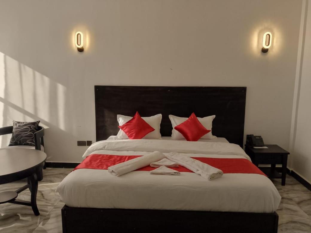 Water Pavilion Hotel Keroka Екстериор снимка