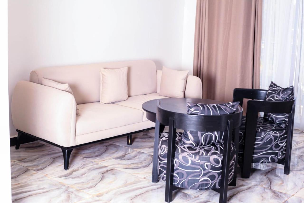 Water Pavilion Hotel Keroka Екстериор снимка